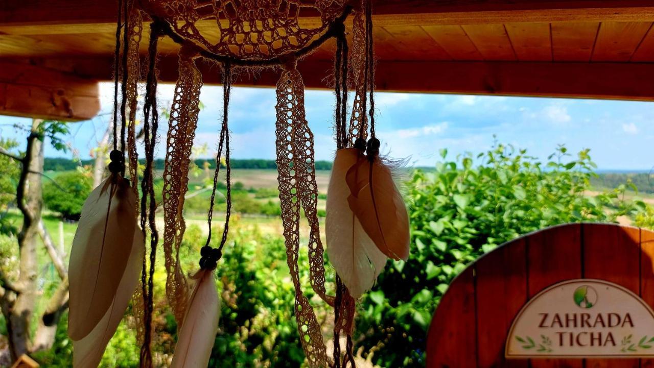 Penzion U Tri Ruzi Vrbice Bagian luar foto